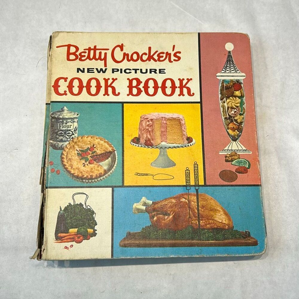 Vtg 1961 Betty Crocker’s New Picture Cookbook Recipe Binder Cook Book
